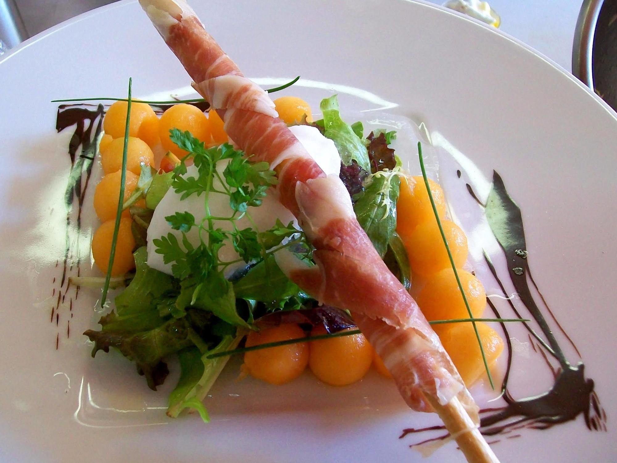 Hostellerie Du Grand Sully Екстериор снимка