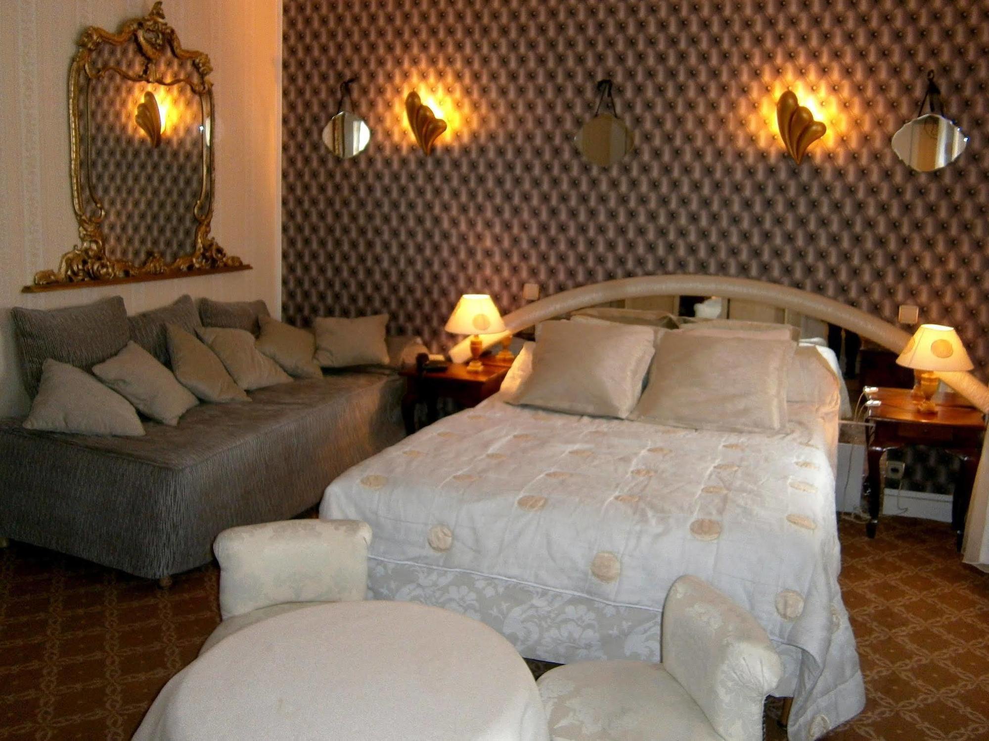 Hostellerie Du Grand Sully Екстериор снимка