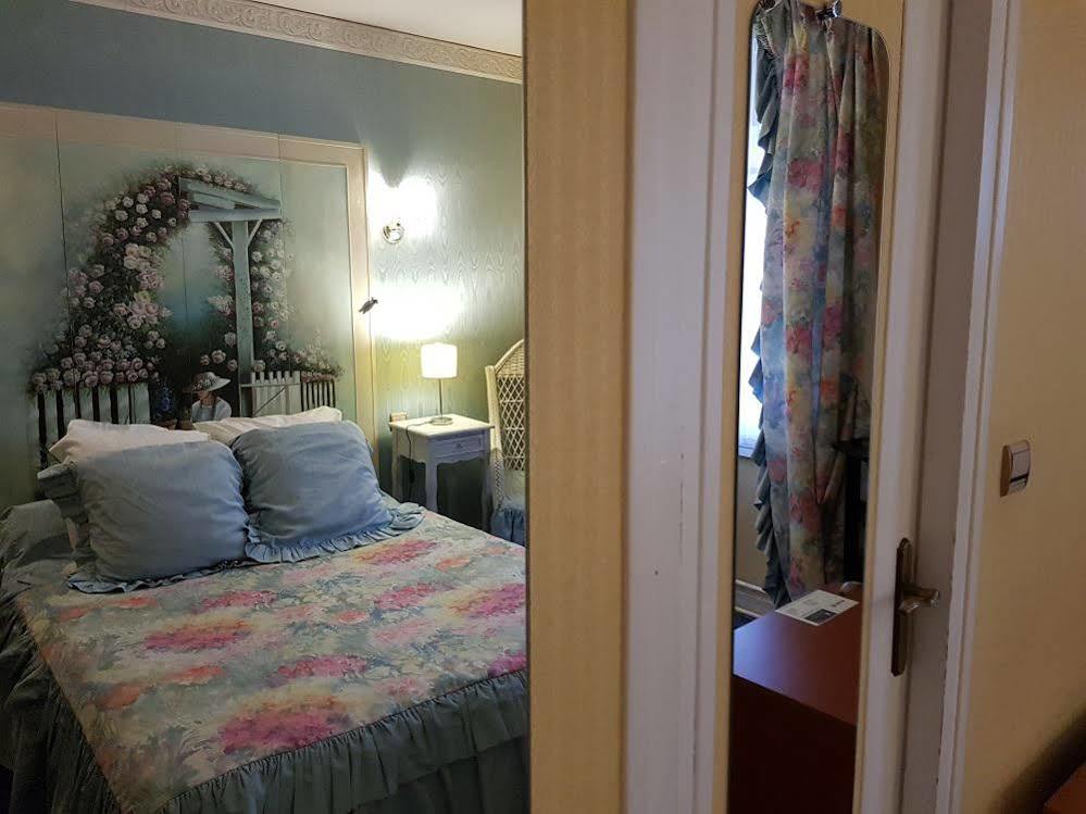 Hostellerie Du Grand Sully Екстериор снимка