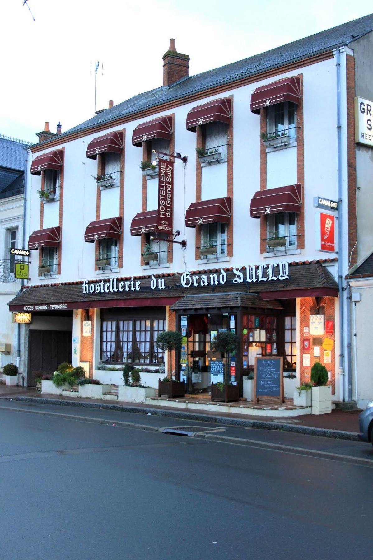 Hostellerie Du Grand Sully Екстериор снимка